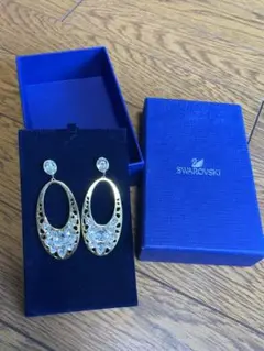 スワロフスキー ピアス