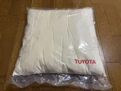 TOYOTA クリーム色 クッション 約56×56
