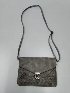☆値下げ☆ グレーのカットアウトフローラルショルダーバッグ