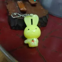昭和レトロ 月色うさぎ ボールチェーン