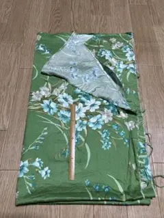 125昭和レトロ　花柄 緑色 生地 約130cm×120cm シワあり