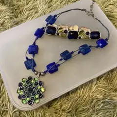青と緑のネックレスとブレスレットのセット