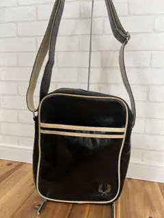 Fred Perry クラシックサイドバッグ　ショルダーバッグ　ブラック