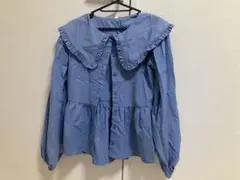 フリル付きブルー長袖シャツ