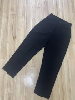 テーパードパンツ　スラックス　ブラック