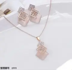 揺れる　ピアス　 ネックレス　 セット　輝く　四角　かわいい　おしゃれ　春色