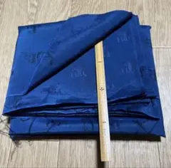 70昭和レトロ　青い模様入り生地　92×300 未使用品