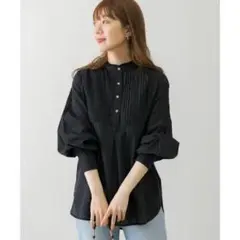 美品✨　黒❤️　サニーレーベル　スタンドフリルカラーコットンタックドレスシャツ