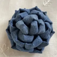 コサージュ　デニム　ヘアクリップ　つまみ細工　ブローチ　２WAY　カメリア　匿名