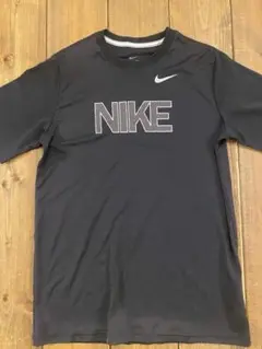 Nike 黒 半袖ウォームアップウェア