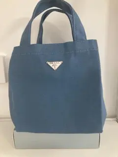 新品/未使用/のみプラダノベルティ 最新ロゴプレート付き/トートバッグ箱付き