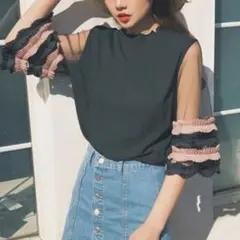 フリル袖黒トップス