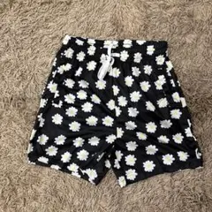 ダイジー柄のバスケットボールパンツ