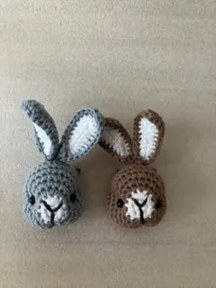 ハンドメイド　うさぎのブローチ