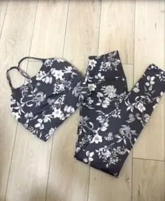 SUKALA グレー花柄 上下ヨガウェアセットS