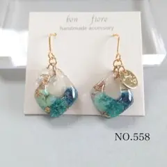 NO.558 ハンドメイドピアス イヤリング 揺れる　レジン お花 青 推し活