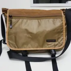 美品✨️DIESEL メッセンジャーバッグ カーキ