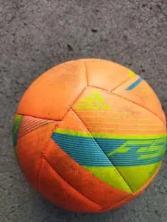 アディダスフットサルボール