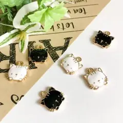 【1301】エナメルチャーム モノトーンキャット 8個 350円