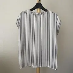 極美品 23区 ストライプ柄 さらりとした肌触り ポリエステル ブラウス