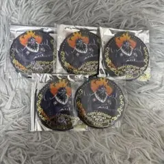 ワンピース　バースデー缶バッジ　キング　ONEPIECE