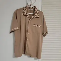 ベージュ 半袖シャツ柄付き襟