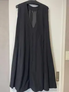 黒のVネックロングワンピース　howdy