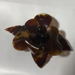 鼈甲ブローチ