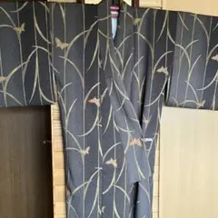 粋な小紋 着物 草と蝶の盾模様、大胆で人目を引く柄。　　大幅値下げ！