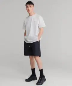 【極美品/03】TATRAS ハーフパンツ　総ロゴ　黒　23モデル　即完売 この値段は今だけ…？【タトラス】“極み”ショートパンツで