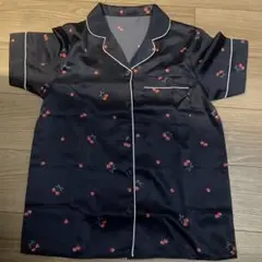 GU XS オンライン限定　チェリー柄ネイビーサテンパジャマセット