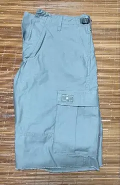 UNDEFEATED ハーフパンツ　カーゴパンツ サイズ36 グリーン　カーキ