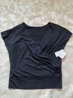 週末限定お値下げ❣️未使用品❣️ノーリーズフレンチスリーブカシュクールカットソーM