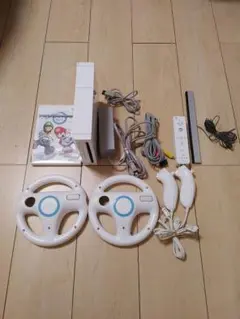 Wii本体　リモコン　マリオカート　ハンドル　ヌンチャク　セット