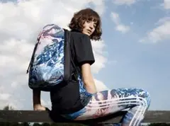 adidas 山の風景バックパック
