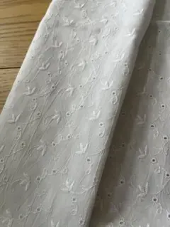 ホワイト刺繍コットン生地 約100cm x 約50cm