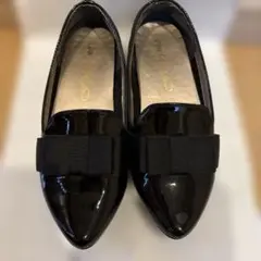 黒のエナメルパンプス（かかとなし） Sサイズ リボン付き
