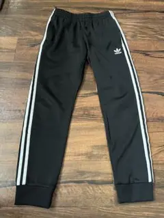 adidas ブラック トレーニングパンツ