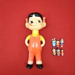 は*ら様 【レトロ】ペコちゃん・ポコちゃんギター首振り人形　（ソフビ）2個セット レトロ】ペコちゃん・ポコちゃんギター首振り人形 （ソフビ）2個