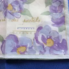 GIVENCHY 紫色の花柄ハンカチ