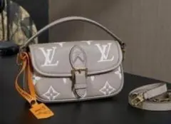 Louis Vuitton グレー ショルダーバッグ