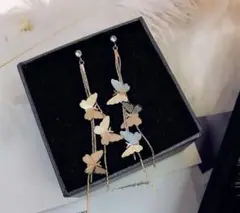 韓国 蝶々 バタフライ 3連 可愛い ピアス