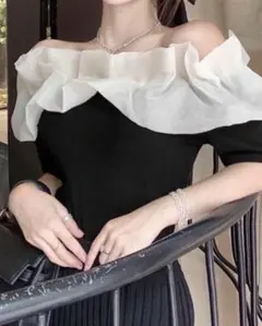 オフショルダートップス