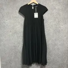 新品 SANDROFERRONEサンドロフェローネ　プリーツ ワンピース　M 黒