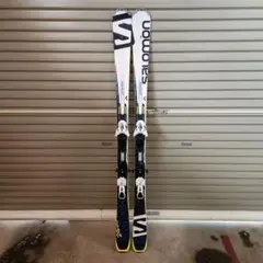 サロモンPowerline24　165cm　めちゃキレイでピッカピカ　ストック付 サロモン POWERLINE24 S1 165cm ピカピカでかっこいい スキー