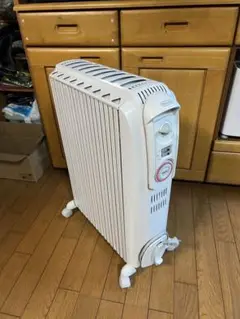 美品 デロンギ オイルヒーターD091549ECF 4〜10畳タイプ