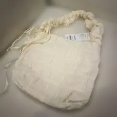 【新品未使用】GU womanシャーリングショルダーバッグE01offWhite