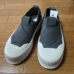 ブルーブルーエ　スリッポン　グレー