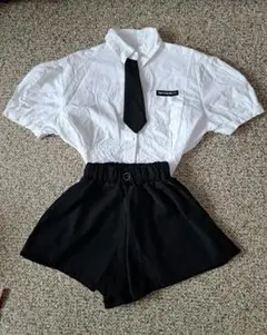 半袖シャツ ショートパンツ ネクタイ付き セットアップ モノトーン