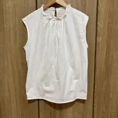 ロペピクニックホワイトノースリーブシャツ フリルネック